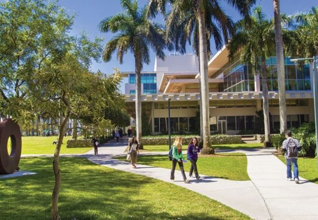 campus_path_FJG-UM-2069_1240x550-min Eindrücke